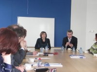 Dr. Romana Jordan Cizelj na srečanju s profesorji v Bruslju.