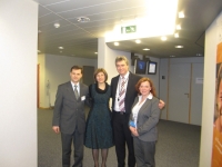 Dr. Romana Jordan Cizelj na srečanju s profesorji v Bruslju.