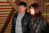 Dr. Romana Jordan na obisku v bio parku Nivo Žalec, z g. Janezom Štusejem. 7. 5. 2012.