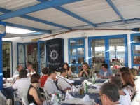 Dr. Romana Jordan s člani Propeler kluba pristanišča Koper, 28. 6. 2012.